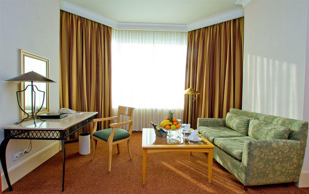 Ramada Plaza Astana Hotel Bagian luar foto