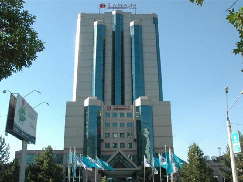 Ramada Plaza Astana Hotel Bagian luar foto