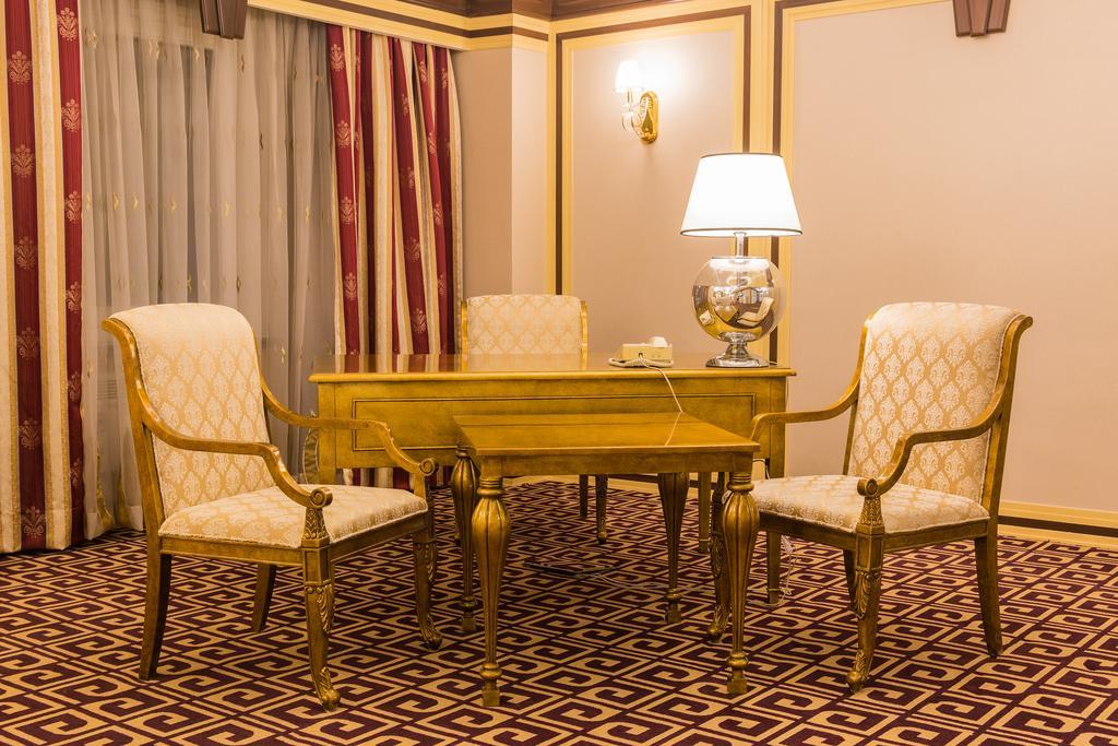 Ramada Plaza Astana Hotel Bagian luar foto