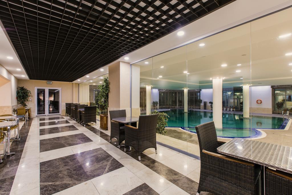 Ramada Plaza Astana Hotel Bagian luar foto