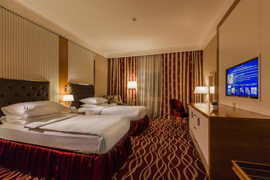 Ramada Plaza Astana Hotel Bagian luar foto
