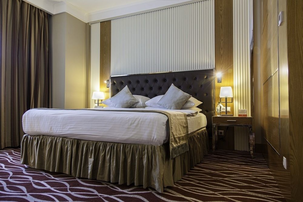 Ramada Plaza Astana Hotel Bagian luar foto