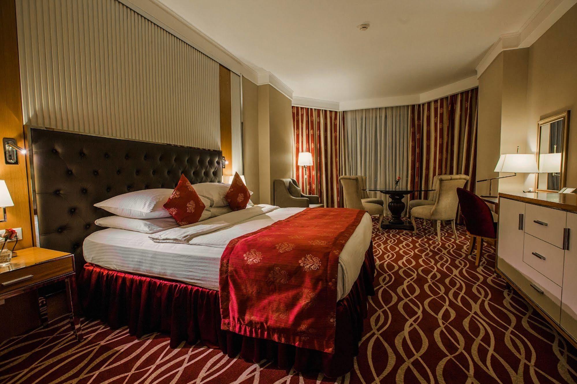 Ramada Plaza Astana Hotel Bagian luar foto
