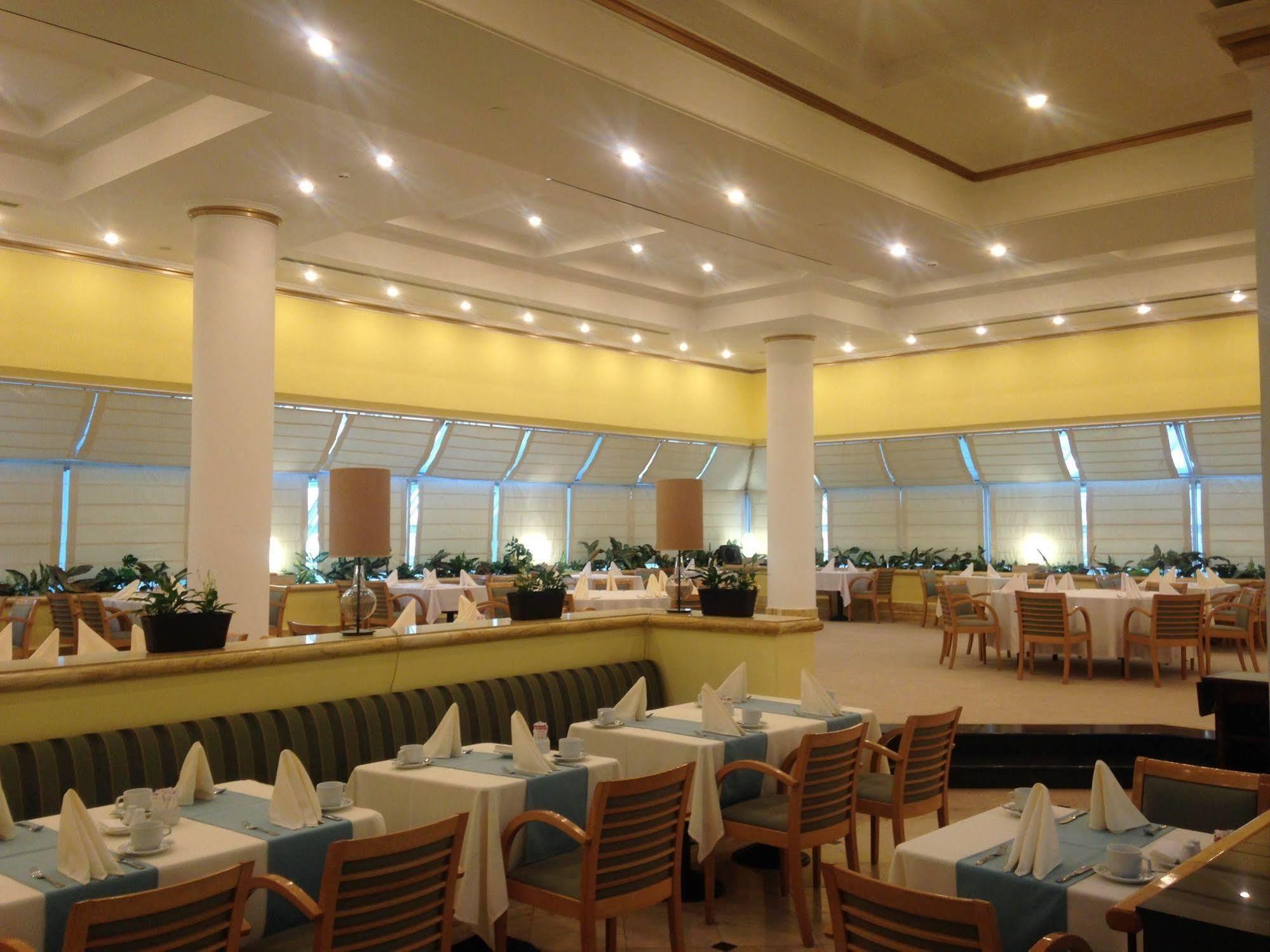 Ramada Plaza Astana Hotel Bagian luar foto