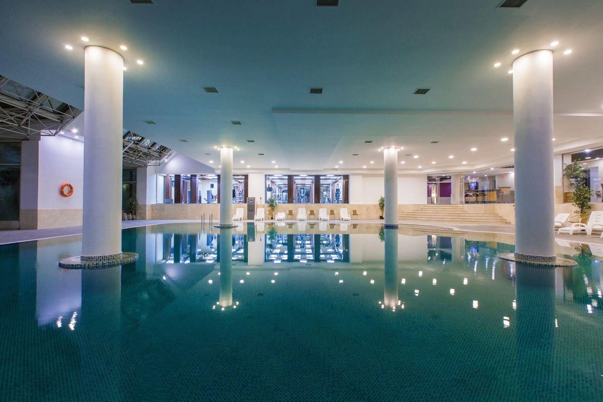 Ramada Plaza Astana Hotel Bagian luar foto